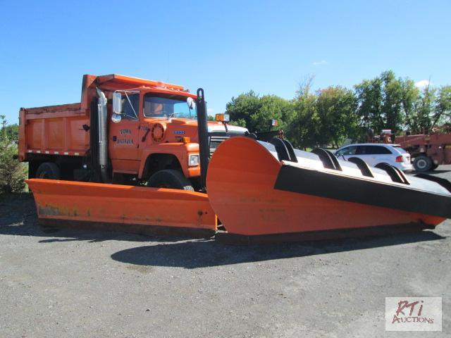 lot 15 image: 1995 Ford L9000 single axle dump, VIN#1FDYK90...
