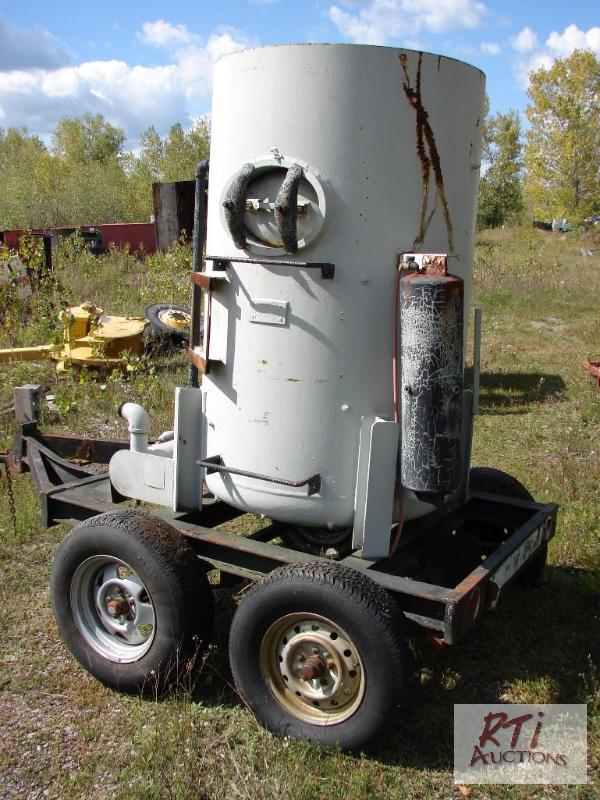 lot 27 image: NORTON 125 gallon Sand Blast Pot, good condit...