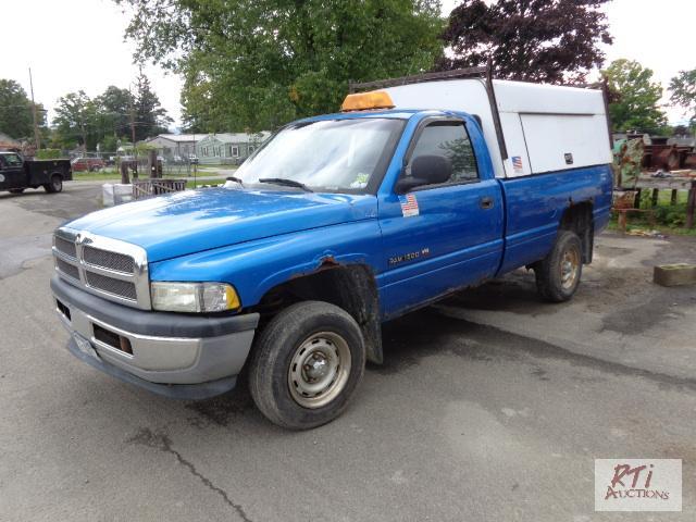lot 30 image: 1999 DODGE RAM 1500 4WD Pickup Truck, VIN 1B...