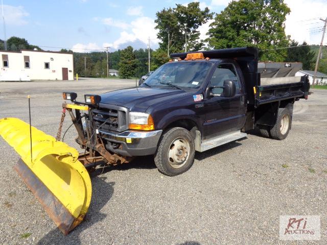 lot 46 image: 2000 FORD F-550 4WD SA PlowDump Truck, VIN...