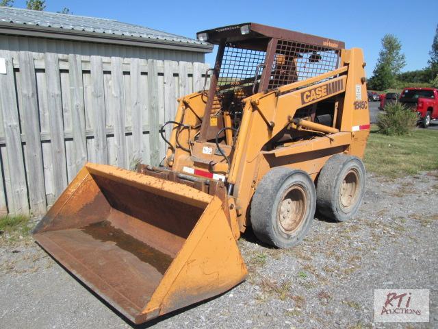 lot 5 image: 1989 Case 1845C skid steer loader wgeneral p...