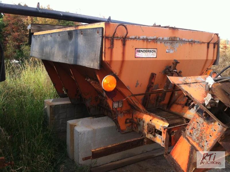 lot 63 image: 2005 Henderson Chief Spreader, painted stainl...
