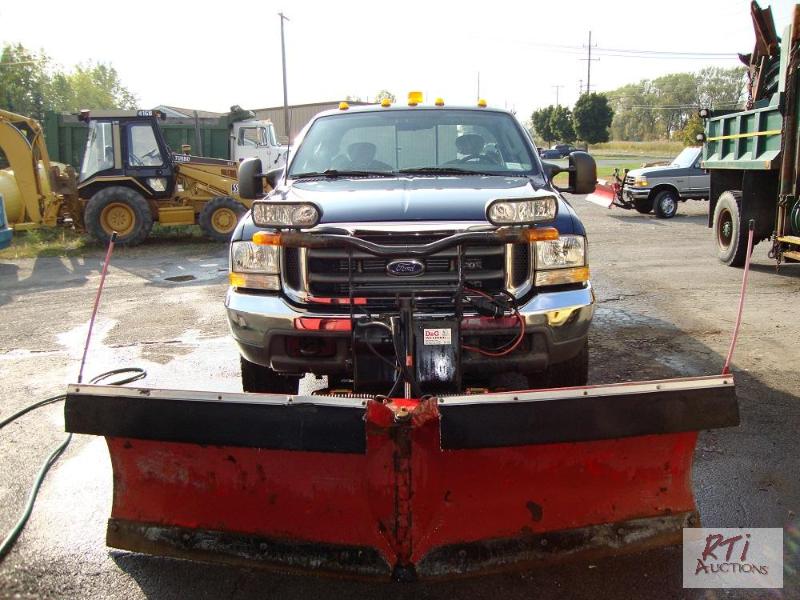 lot 8 image: 2003 Ford F-250 4WD Ext- Cab Pickup, VIN 1FT...