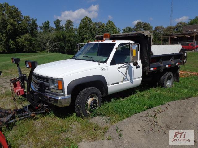 lot 9 image: 1999 CHEVY 3500 4WD SA DUMPPLOW TRUCK, 5.7L...