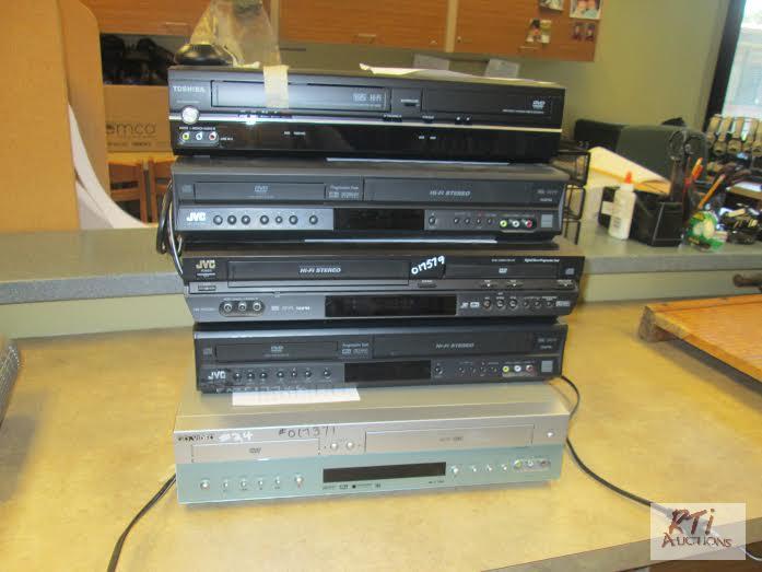 lot 91 image: (5) DVDVHS players, (1) DVD player, VHS camc...