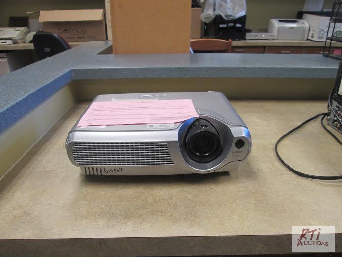 lot 94 image: (1) Hitachi LCD projector, Teach Timer, new, ...
