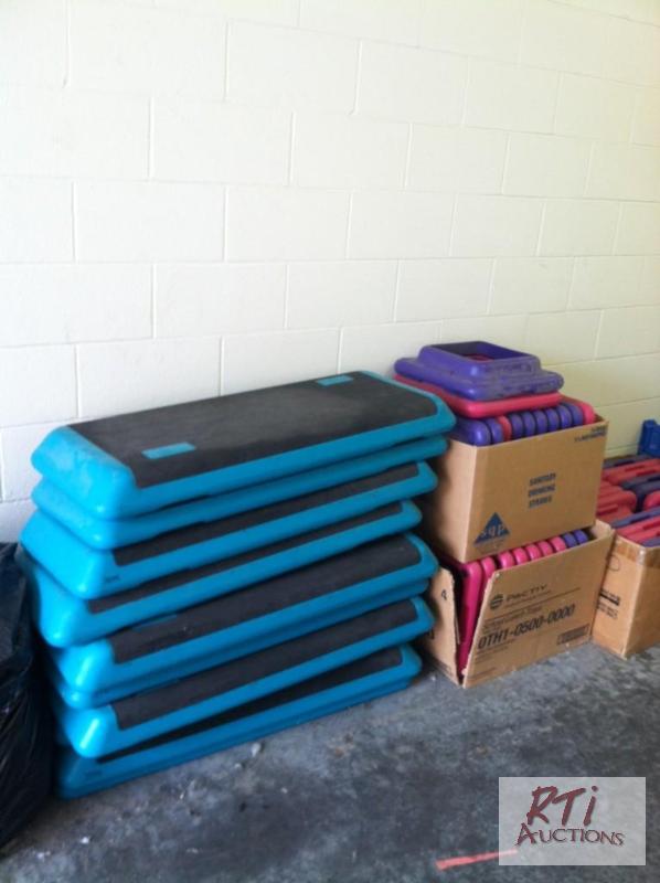 lot 95 image: (9) Fitness Aerobic steppers. All equipment s...