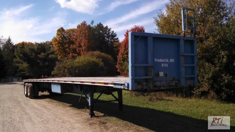 lot 10 image: 1997 Utility flatbed trailer, 48 ft, 96 inch...