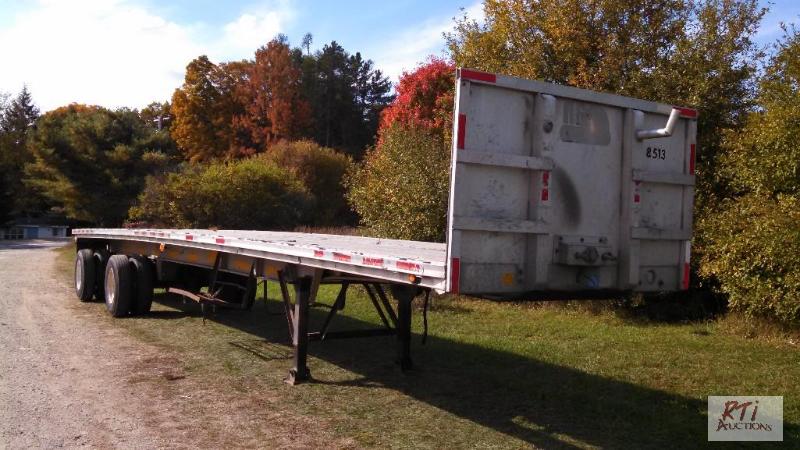 lot 13 image: 1985 Ravens aluminum flatbed trailer, 45 ft, ...