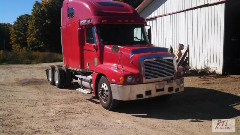 lot 4 image: 2000 Freightliner Century Class road tractor,...