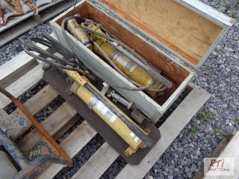 lot 108 image: Engerpac power units...