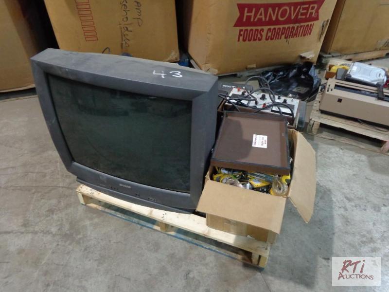 lot 43 image: 32 TV (3) Sensit Gold CGI units some may be ...