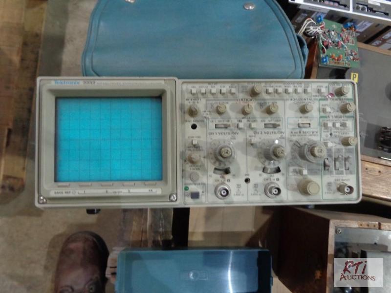 lot 54 image: Power Matic line conditioner Tecktronix 2232...