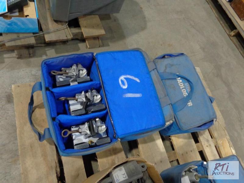 lot 61 image: load loggers...