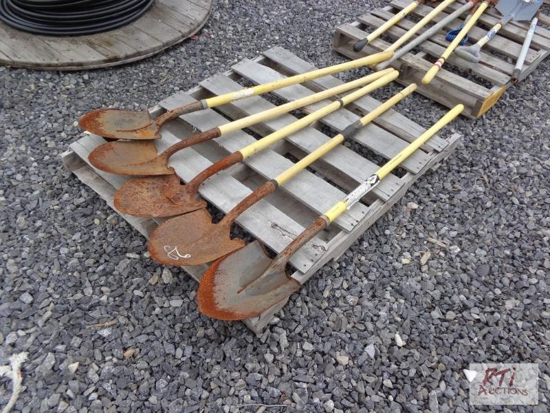 lot 86 image: 5 round point shovels...