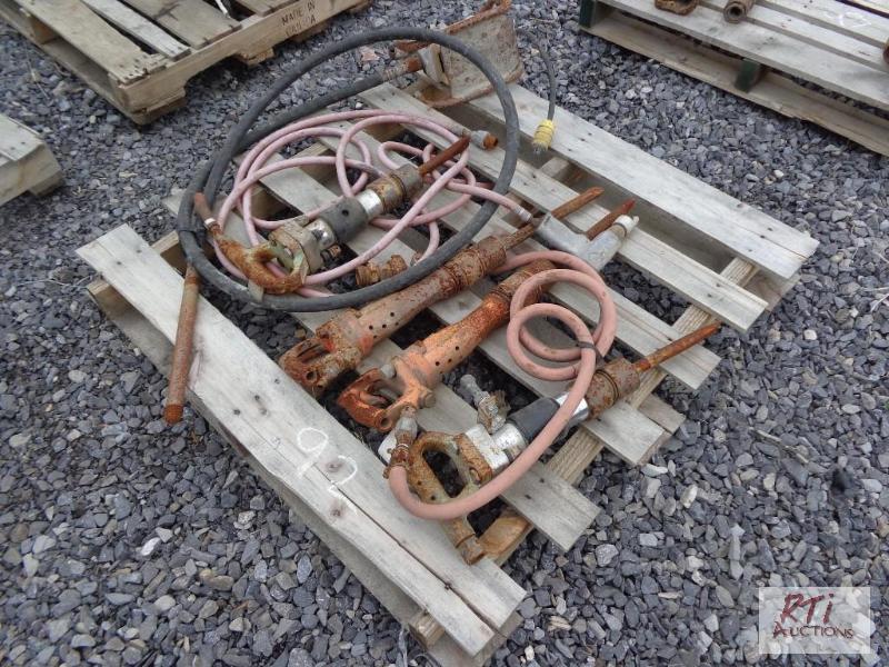 lot 92 image: 4 air hammers...