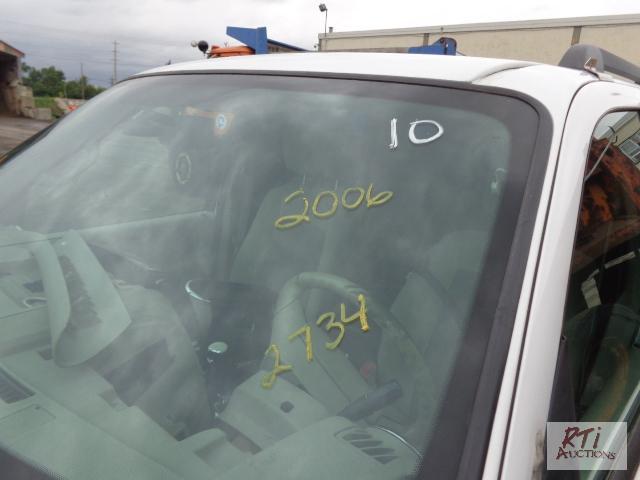 lot 10 image: 2006 FORD Explorer, VIN 1FMEU73866UB62734. A...