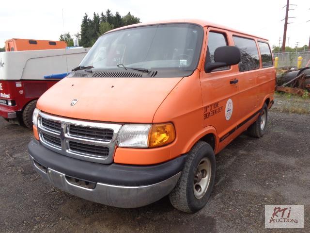 lot 12 image: 2002 DODGE RAM 1500 Van, VIN 2B4HB15X82K1233...