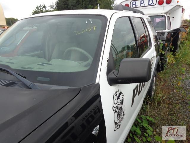 lot 17 image: 2007 FORD Explorer, VIN 1FMEU73887UB74207. A...