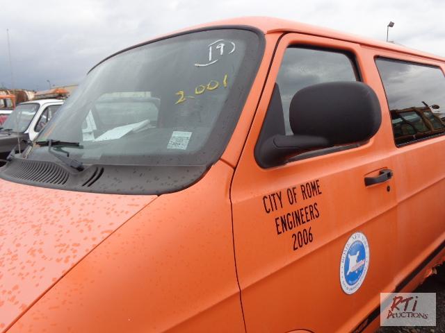 lot 19 image: 2001 DODGE RAM 1500 VAN, VIN 2B4HB15X11K5363...