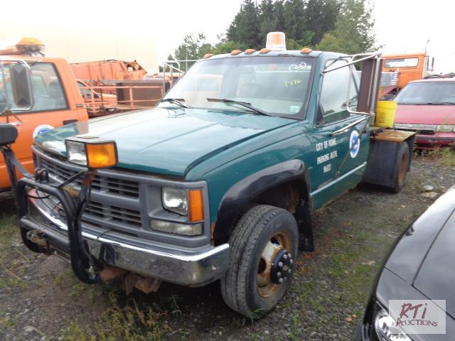 lot 25 image: 1996 CHEVY K3500 4WD Dually Cab &amp Chassis...