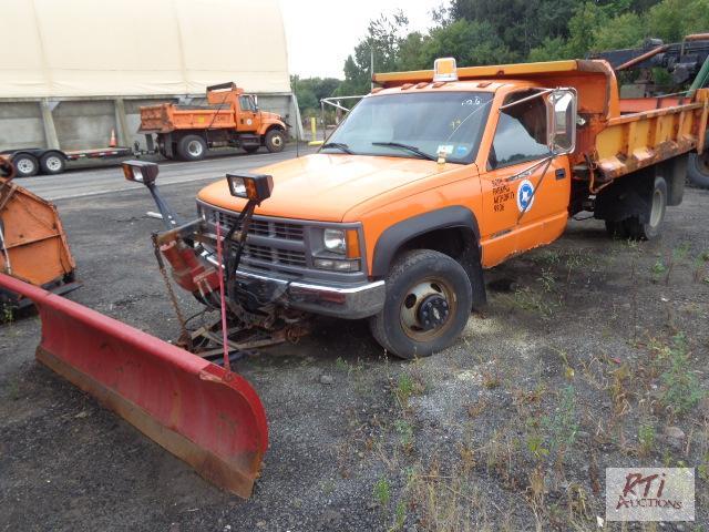 lot 26 image: 1999 CHEVY K3500 4WD Dually DumpPlow Truck, ...