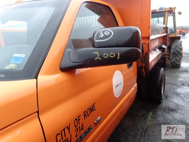 lot 30 image: 2001 DODGE RAM 3500 4WD Dump Truck, VIN 3B6M...