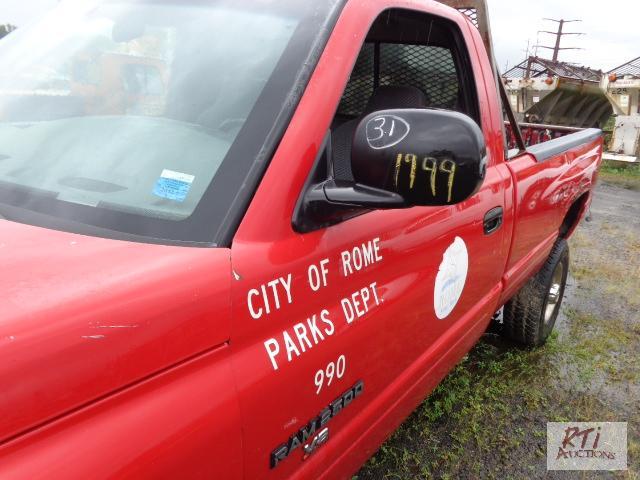 lot 31 image: 1999 DODGE RAM 2500 4WD Pickup Truck. VIN 3B...