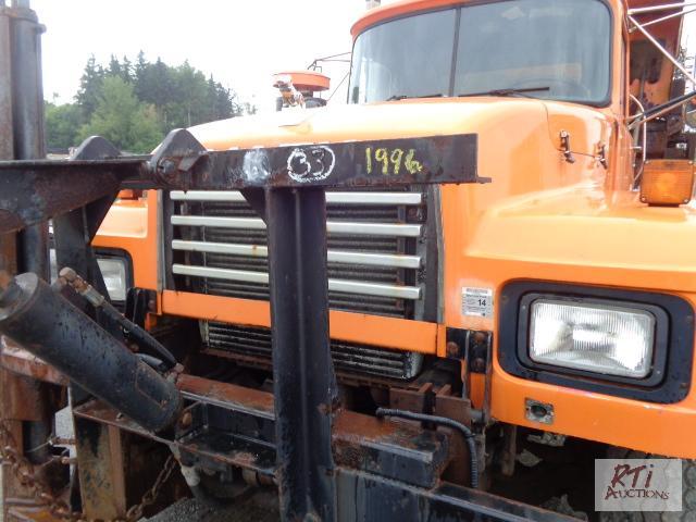 lot 33 image: 1996 MACK RD690P SA PLOWDUMP Truck, VIN1M2...