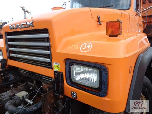 lot 34 image: 1996 MACK RD690P SA PLOWDUMP Truck, VIN1M2...