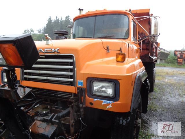 lot 36 image: 1996 MACK RD690P SA PLOWDUMP Truck, VIN1M2...
