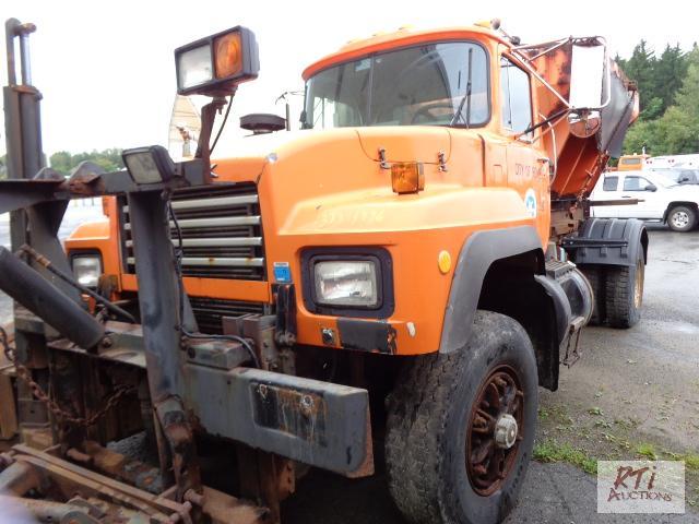 lot 37 image: 1996 MACK RD690P SA PLOW C&ampC Truck,VIN1...