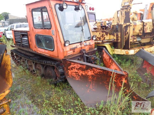 lot 45 image: GO TRACT Sidewalk plow. Cab, Gas Engine, V Pl...