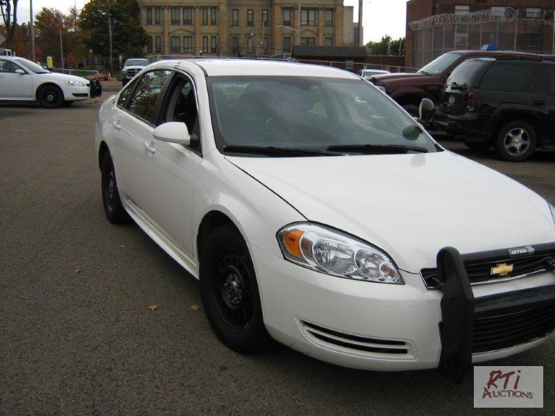 lot 1 image: 2009 Chevy Impala, VIN 2G1WS57M491282437. A...