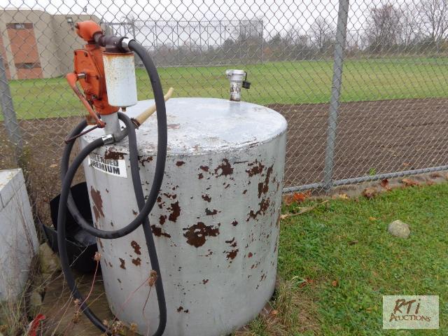 lot 101 image: Petroleum Tank, Approximately 150 gal. Vertic...