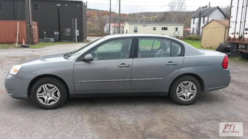 lot 11 image: 2007 Chevy Malibu, Vin# 1G1ZS57F57F271824 . H...