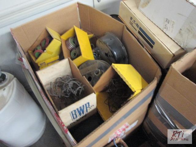 lot 118 image: Pallet of heavy duty truck parts for Brockway...