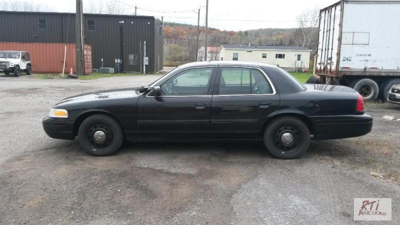 lot 12 image: 2011 Ford Crown Vic, Vin # 2FABP7BV4BX158079....