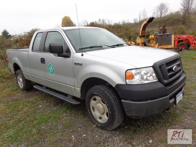 lot 15 image: 2008 FORD F150 XL 4WD Ext-Cab Pickup Truck, V...