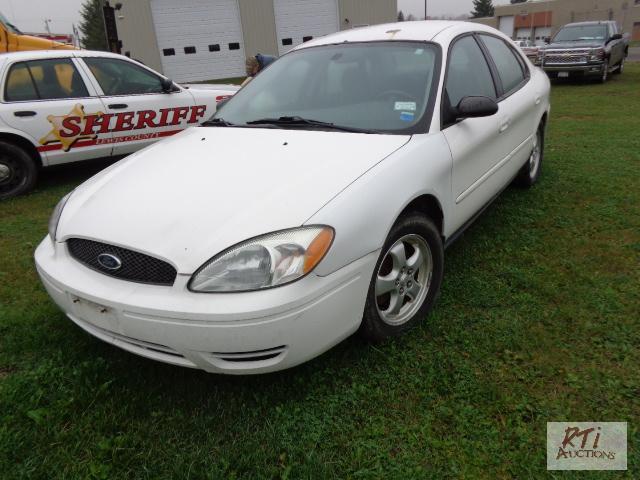 lot 16 image: 2004 FORD Taurus, VIN 1FAFP55U04G188777. AC...