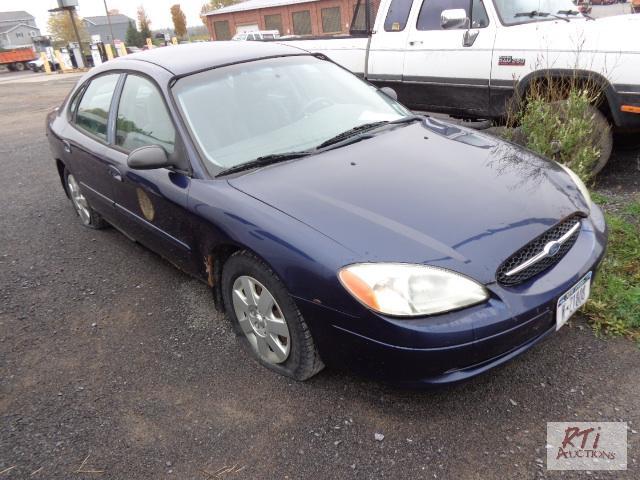 lot 17 image: 2001 FORD Taurus, VIN 1FAFP52U11G200161. AC...