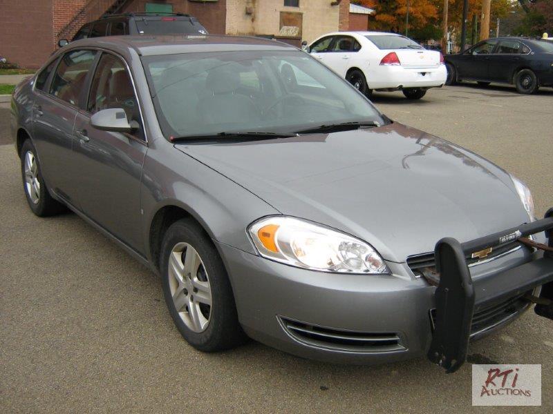 lot 2 image: 2008 Chevy Impala, VIN 2G1WB58K681269197. A...