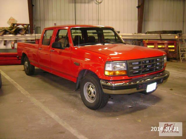 lot 21 image: 1995 Ford F-350 2WD crew cab pickup, VIN# 1FT...