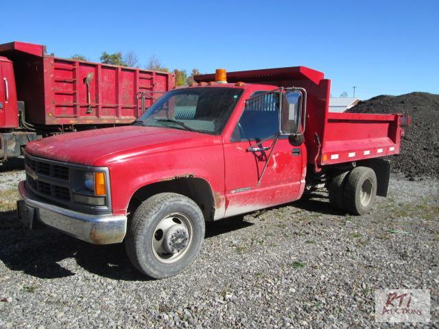 lot 23 image: 1998 GMC 3500 2WD dump, VIN# 1GBJC34R5WF07070...