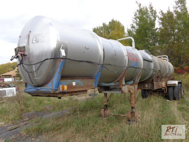 lot 31 image: 1974 BUTLER 4600 Gallon Stainless TA Tank tr...