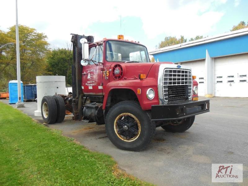 lot 33 image: 1984 Ford L8000 SA C&ampC, VIN# 1FDYK80UXEV...
