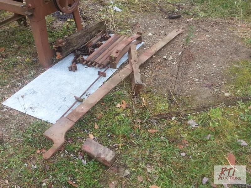 lot 48 image: 27 in. 2 saw edger, no power unit. Buyer is r...