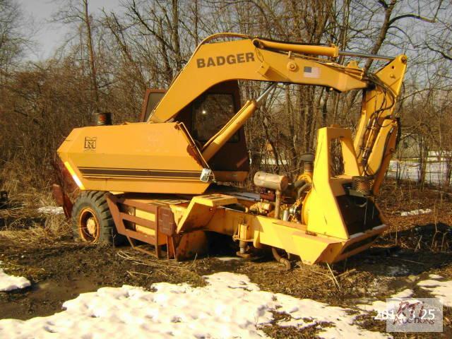 lot 52 image: 1995 and 1997 Badger 1085C excavator s for pa...