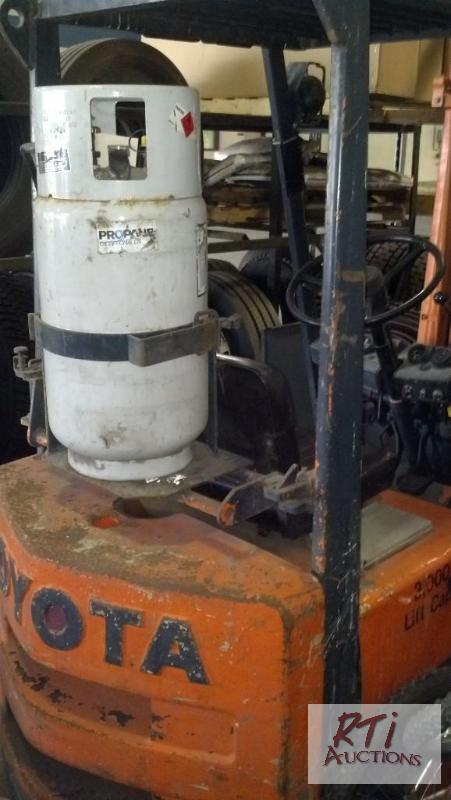 lot 60 image: 1986 Toyota 3FGC15 forklift, SN 11575, hour ...