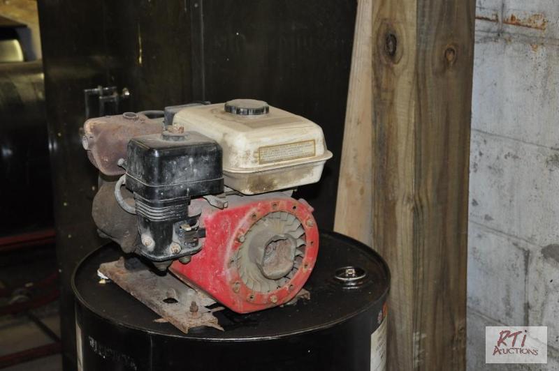 lot 65 image: 1997 Honda 2in. Pump (Not Running). Sold As-i...